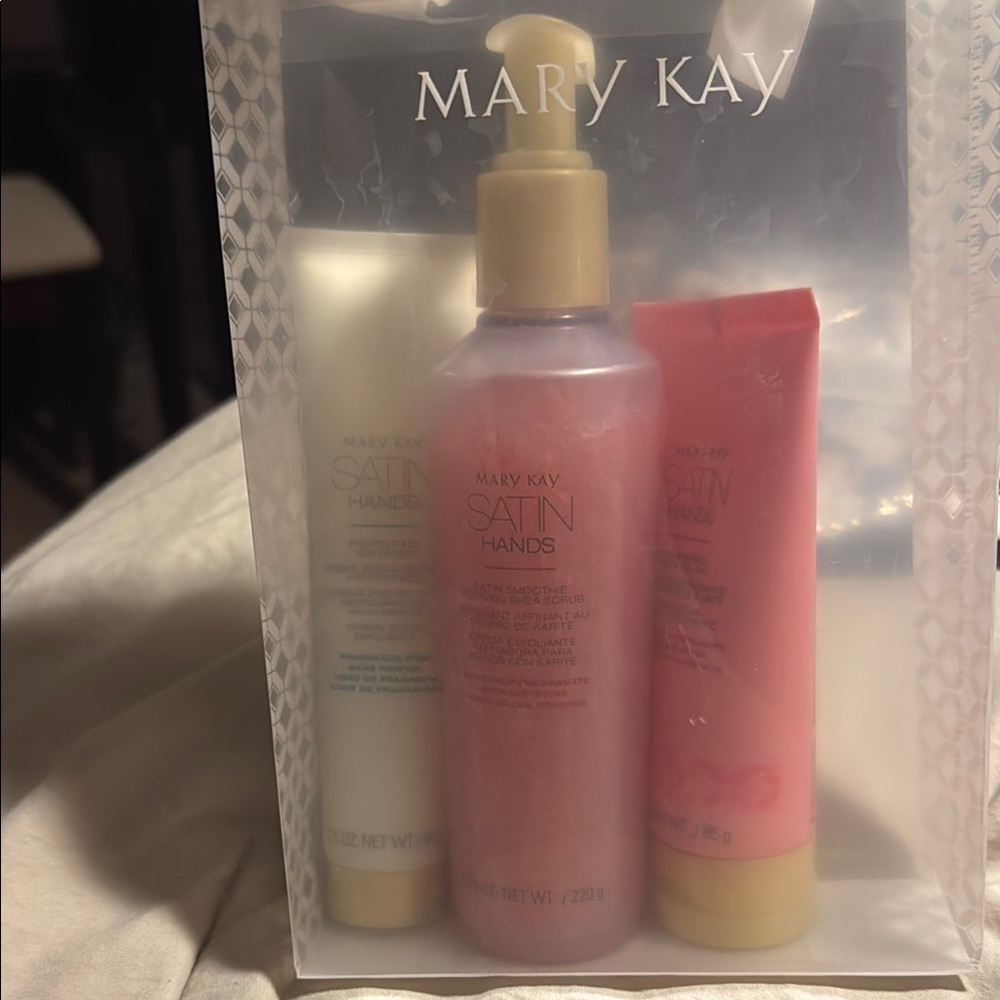 Mary Kay Satin Hands Set